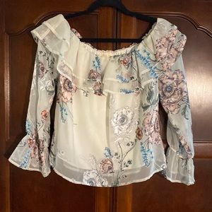 Beautiful crop top. Size small.